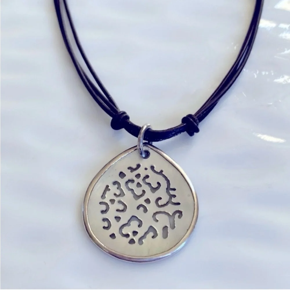 Silpada Carved Abalone a Silver Pendant Necklace N1446 - Picture 6 of 9